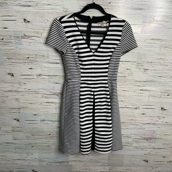 Banana Republic Dresses & Skirts - Banana republic size 0 striped tee shirt dress black white